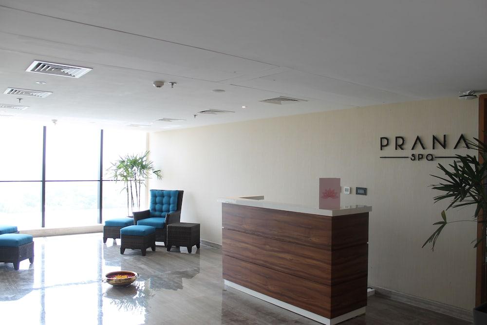 Doubletree By Hilton Ahmedabad Hotel Exterior photo