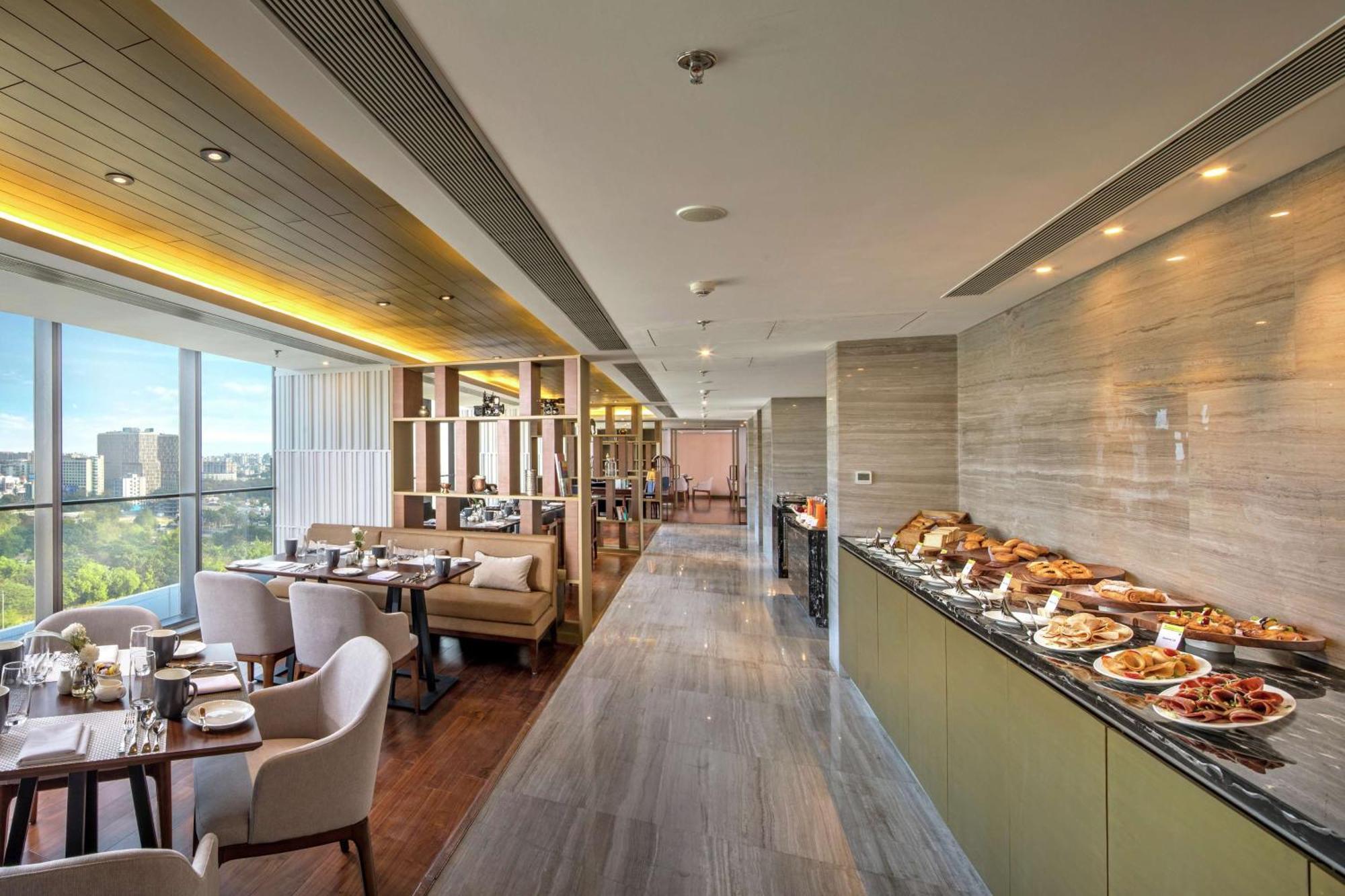 Doubletree By Hilton Ahmedabad Hotel Exterior photo